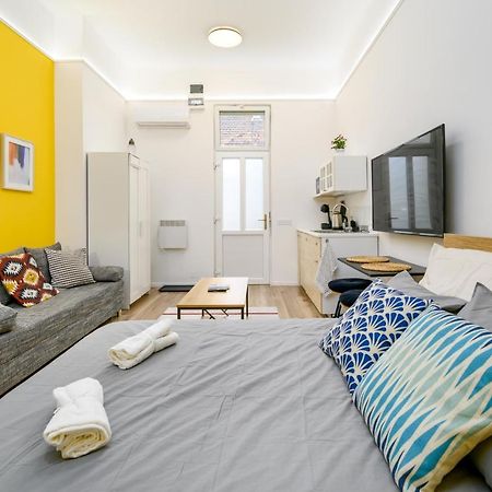 Stylish Yellow Suite In The Heart Of Budapest Exterior photo