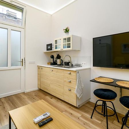 Stylish Yellow Suite In The Heart Of Budapest Exterior photo
