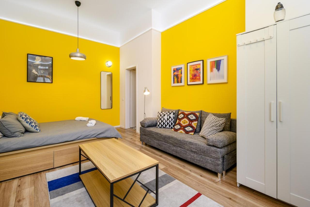 Stylish Yellow Suite In The Heart Of Budapest Exterior photo