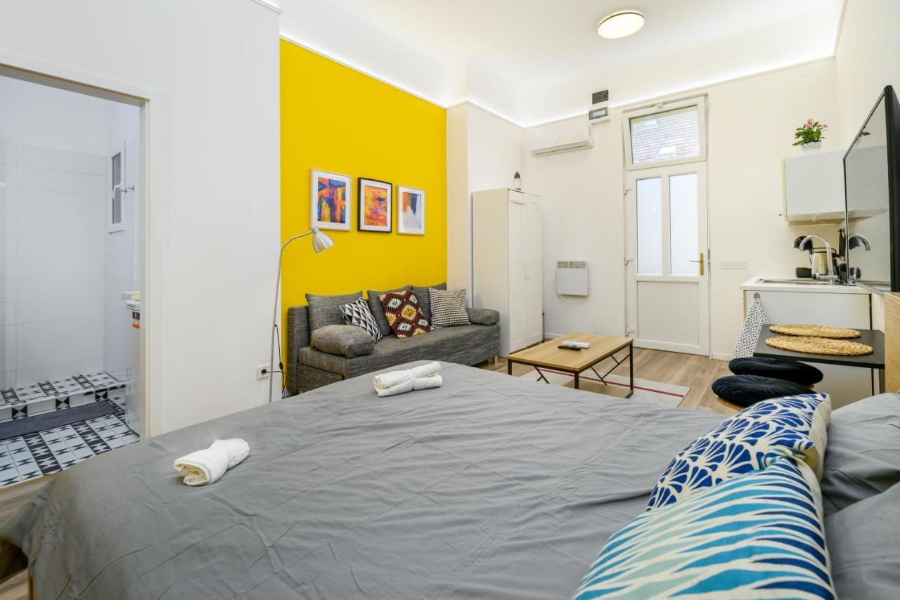 Stylish Yellow Suite In The Heart Of Budapest Exterior photo