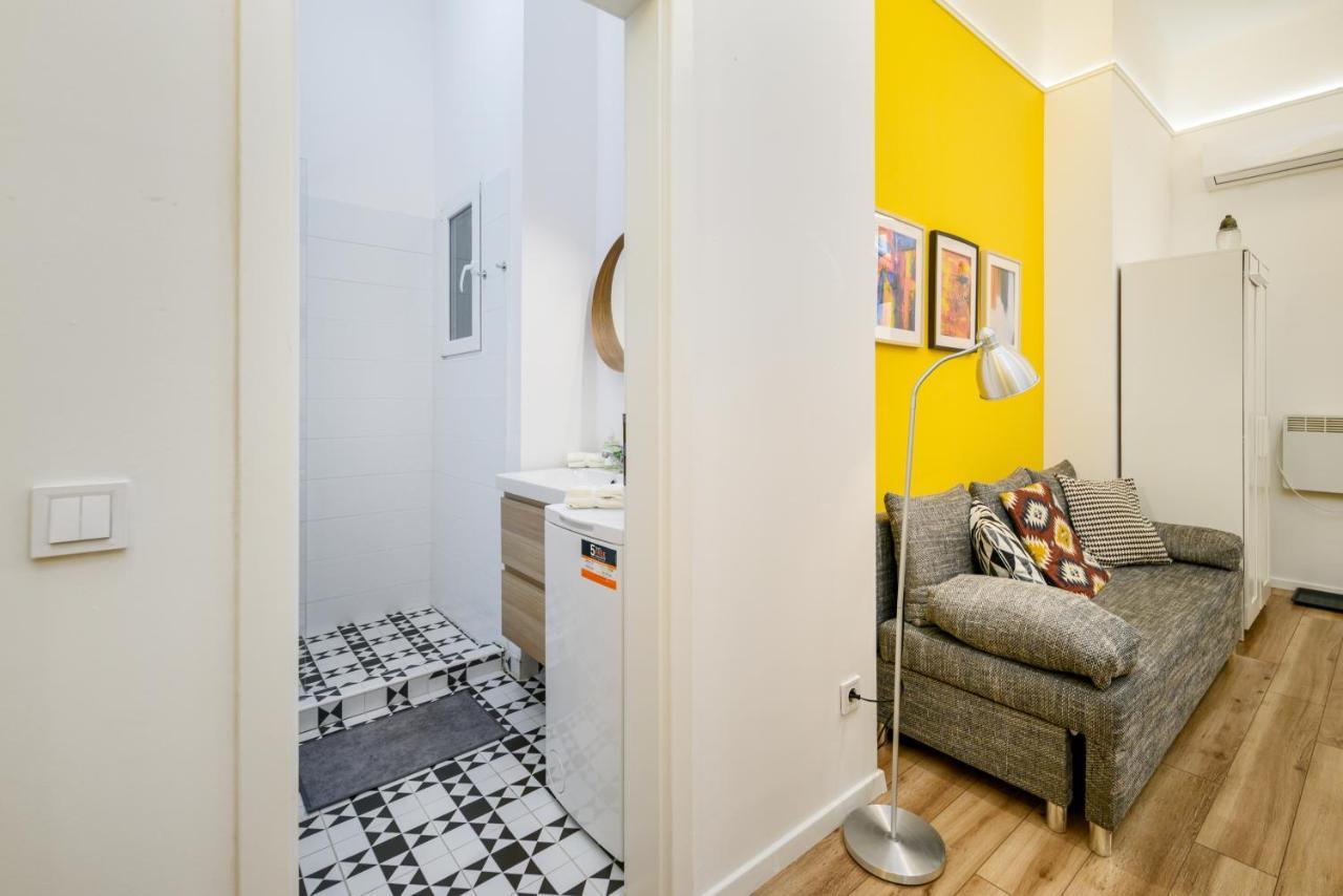 Stylish Yellow Suite In The Heart Of Budapest Exterior photo